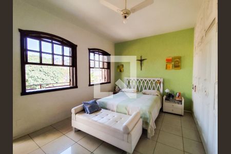 Casa à venda com 485m², 4 quartos e 4 vagas Casa à venda com 485m², 4 quartos e 4 vagasSuíte