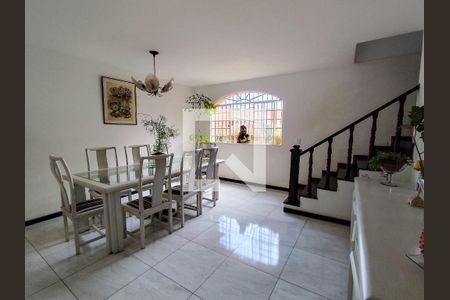 Casa à venda com 485m², 4 quartos e 4 vagas Casa à venda com 485m², 4 quartos e 4 vagasSala de Jantar