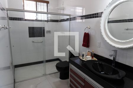 BANHEIRO SUITE 1 de casa para alugar com 3 quartos, 276m² em Cândida Ferreira, Contagem