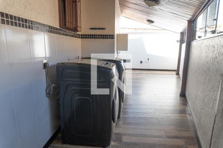 Casa para alugar com 276m², 3 quartos e 3 vagas Casa para alugar com 276m², 3 quartos e 3 vagasLavanderia