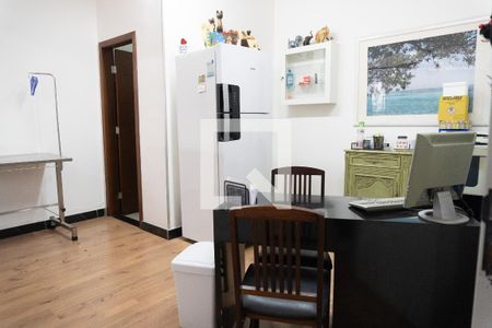 Casa para alugar com 276m², 3 quartos e 3 vagas Casa para alugar com 276m², 3 quartos e 3 vagasÁrea comum - Salão de festas
