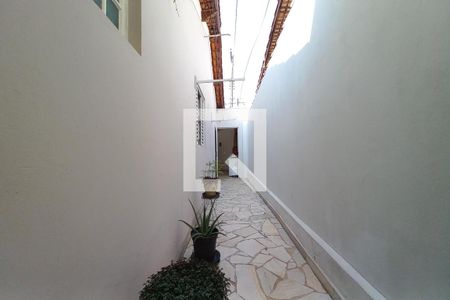 Casa à venda com 95m², 4 quartos e 4 vagasCorredor Lateral