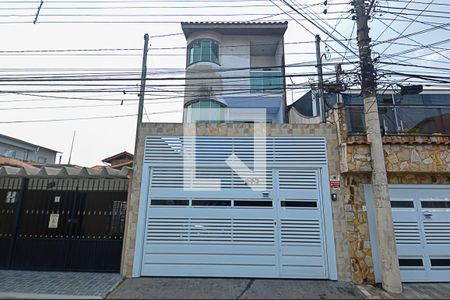 Casa à venda com 276m², 3 quartos e 4 vagas Casa à venda com 276m², 3 quartos e 4 vagasFachada