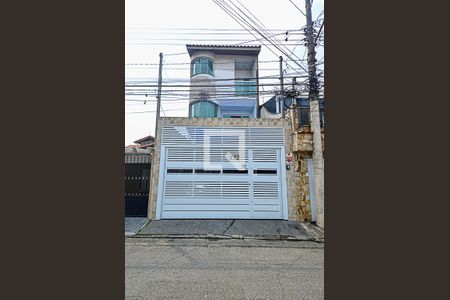 Casa à venda com 276m², 3 quartos e 4 vagas Casa à venda com 276m², 3 quartos e 4 vagasFachada