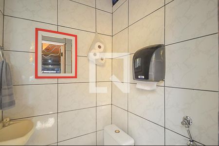 Casa à venda com 276m², 3 quartos e 4 vagas Casa à venda com 276m², 3 quartos e 4 vagasBanheiro de serviço