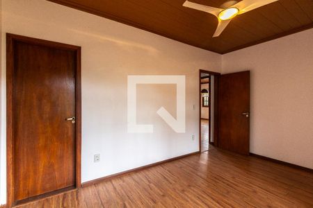 Suíte 1 de casa à venda com 5 quartos, 218m² em Espírito Santo, Porto Alegre