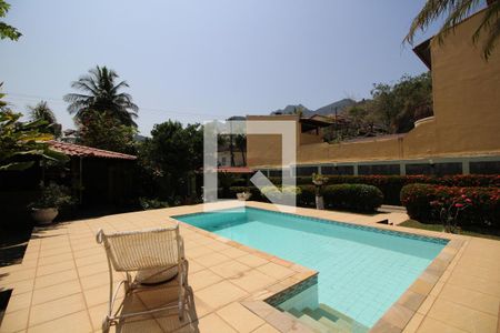 Casa de condomínio à venda com 350m², 4 quartos e 3 vagasPiscina