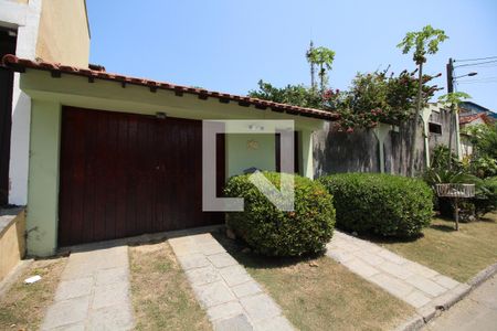 Casa de condomínio à venda com 350m², 4 quartos e 3 vagasFachada 