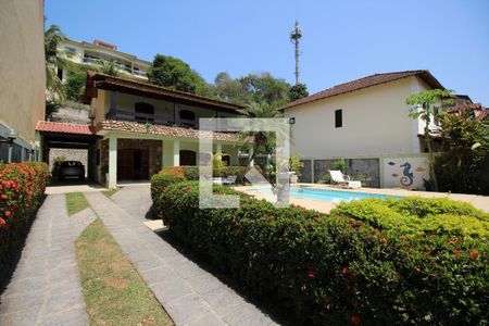 Casa de condomínio à venda com 350m², 4 quartos e 3 vagasFachada Interna