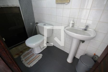 Casa de condomínio à venda com 350m², 4 quartos e 3 vagasBanheiro de Serviço