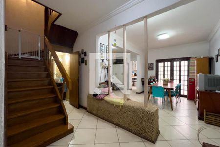 Casa à venda com 148m², 3 quartos e 2 vagasHall