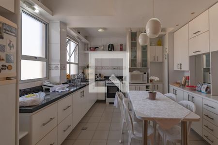 Apartamento à venda com 200m², 3 quartos e 3 vagasCozinha