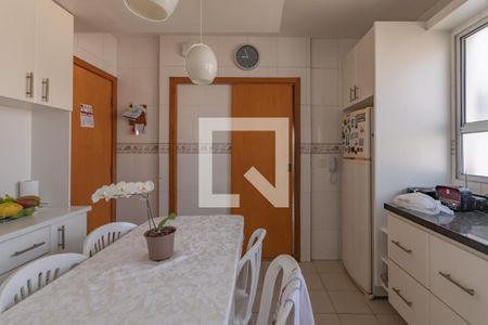 Apartamento à venda com 200m², 3 quartos e 3 vagasCozinha