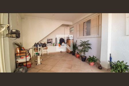 Casa à venda com 355m², 7 quartos e 4 vagas Casa à venda com 355m², 7 quartos e 4 vagasCasa 1 - Garagem