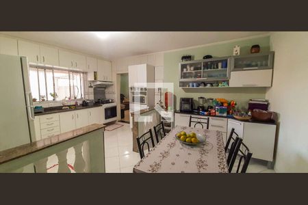 Casa à venda com 355m², 7 quartos e 4 vagas Casa à venda com 355m², 7 quartos e 4 vagasCasa 1 - Copa