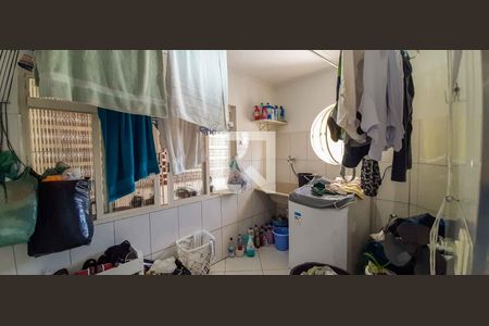 Casa à venda com 355m², 7 quartos e 4 vagas Casa à venda com 355m², 7 quartos e 4 vagasCasa 1 - Área de Serviço