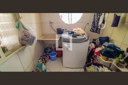 Casa à venda com 355m², 7 quartos e 4 vagas Casa à venda com 355m², 7 quartos e 4 vagasCasa 1 - Área de Serviço