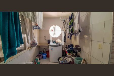 Casa à venda com 355m², 7 quartos e 4 vagas Casa à venda com 355m², 7 quartos e 4 vagasCasa 1 - Área de Serviço