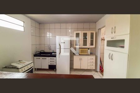 Casa à venda com 355m², 7 quartos e 4 vagas Casa à venda com 355m², 7 quartos e 4 vagasCasa 2 - Cozinha