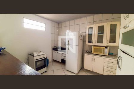 Casa à venda com 355m², 7 quartos e 4 vagas Casa à venda com 355m², 7 quartos e 4 vagasCasa 2 - Cozinha