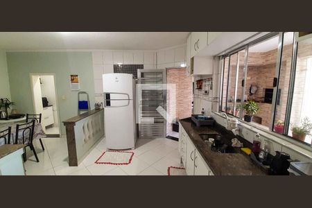 Casa à venda com 355m², 7 quartos e 4 vagas Casa à venda com 355m², 7 quartos e 4 vagasCasa 1 - Cozinha