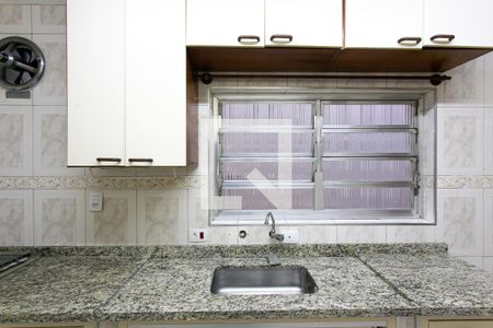 Casa para alugar com 200m², 2 quartos e 2 vagasCozinha