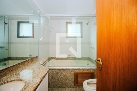 Apartamento à venda com 174m², 2 quartos e 2 vagas Apartamento à venda com 174m², 2 quartos e 2 vagasBanheiro da Suíte