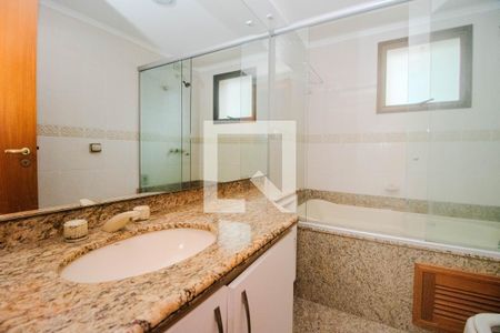 Apartamento à venda com 174m², 2 quartos e 2 vagas Apartamento à venda com 174m², 2 quartos e 2 vagasBanheiro da Suíte