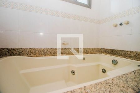 Apartamento à venda com 174m², 2 quartos e 2 vagas Apartamento à venda com 174m², 2 quartos e 2 vagasBanheiro da Suíte