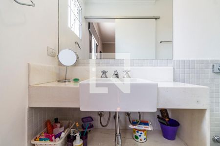 Casa à venda com 180m², 3 quartos e 3 vagas Casa à venda com 180m², 3 quartos e 3 vagasBanheiro da Suíte 2