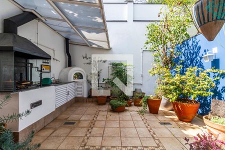 Casa à venda com 180m², 3 quartos e 3 vagas Casa à venda com 180m², 3 quartos e 3 vagasQuintal