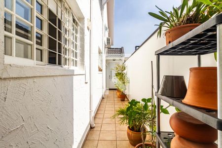 Casa à venda com 180m², 3 quartos e 3 vagas Casa à venda com 180m², 3 quartos e 3 vagasQuintal