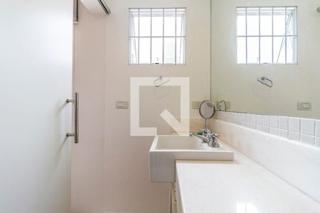 Casa à venda com 180m², 3 quartos e 3 vagas Casa à venda com 180m², 3 quartos e 3 vagasBanheiro da Suíte 2