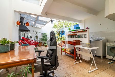 Casa à venda com 180m², 3 quartos e 3 vagas Casa à venda com 180m², 3 quartos e 3 vagasQuintal