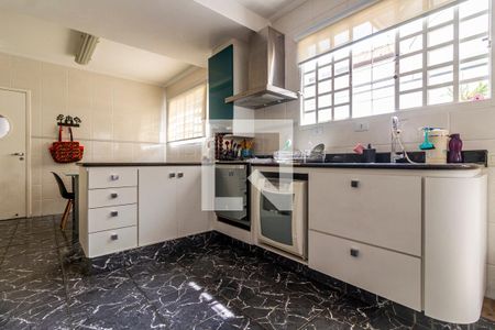 Casa à venda com 180m², 3 quartos e 3 vagas Casa à venda com 180m², 3 quartos e 3 vagasCozinha