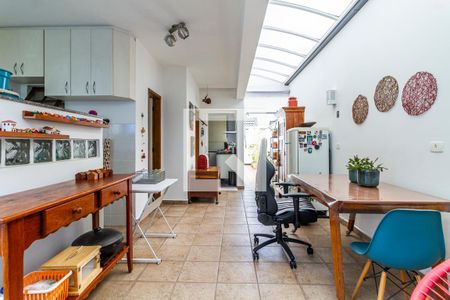 Casa à venda com 180m², 3 quartos e 3 vagas Casa à venda com 180m², 3 quartos e 3 vagasQuintal