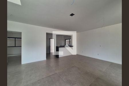 Sala de casa de condomínio à venda com 5 quartos, 300m² em Vargem Pequena, Rio de Janeiro