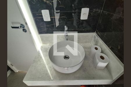 Casa de condomínio à venda com 300m², 5 quartos e 2 vagasBanheiro 2