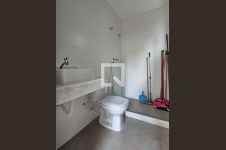 Casa de condomínio à venda com 300m², 5 quartos e 2 vagasBanheiro de Serviço