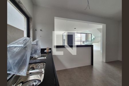 Casa de condomínio à venda com 300m², 5 quartos e 2 vagasCozinha