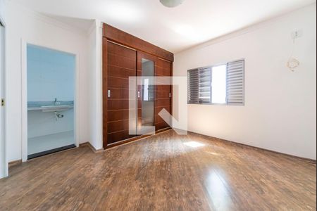 Casa para alugar com 136m², 3 quartos e 2 vagasSuíte