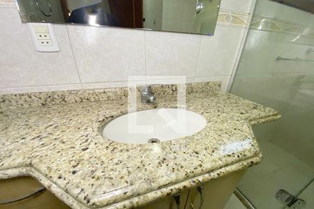 Casa à venda com 215m², 3 quartos e 2 vagasBanheiro 2