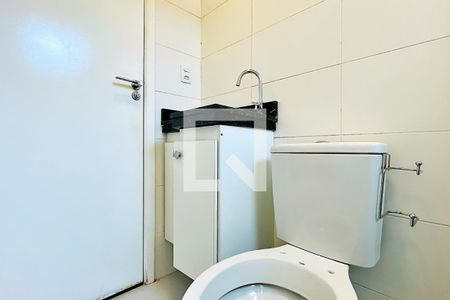 Banheiro de kitnet/studio para alugar com 1 quarto, 42m² em Jardim Tranquilidade, Guarulhos