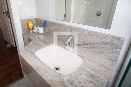 Apartamento à venda com 250m², 4 quartos e 3 vagasBanheiro da Suíte 2