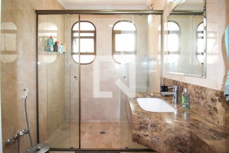 Apartamento à venda com 250m², 4 quartos e 3 vagasBanheiro da Suíte 1