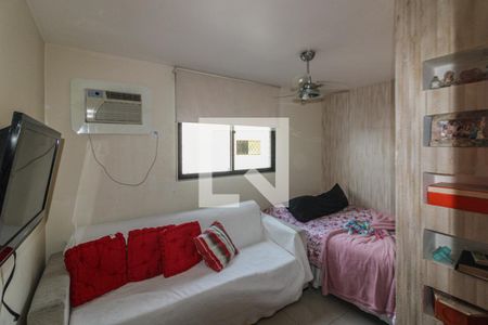 Apartamento à venda com 226m², 3 quartos e 2 vagas Apartamento à venda com 226m², 3 quartos e 2 vagasÁrea de Serviço - Quarto