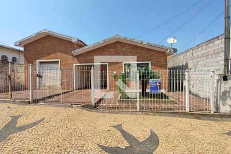 Casa à venda com 180m², 5 quartos e 4 vagasPLACA INSTALADA NA FACHADA