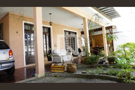 Casa à venda com 450m², 5 quartos e 4 vagasVaranda - Frente Casa