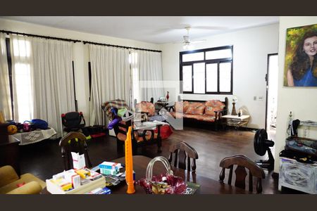 Casa à venda com 450m², 5 quartos e 4 vagasSala