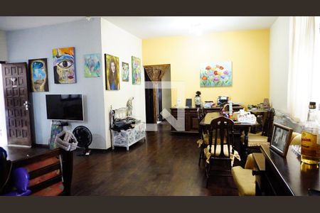 Casa à venda com 450m², 5 quartos e 4 vagasSala